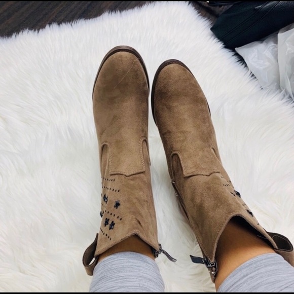 1 PAIR LEFTđHost PickđTiara Tan Star Bootsâď¸ - Picture 5 of 5